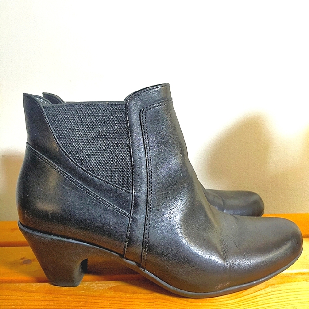 Easy Spirit Escarilynn Black Leather Upper Heeled Ankle Boots 2" Heels